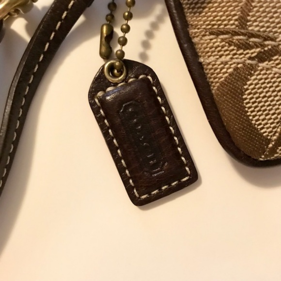 Coach Logo Buckle Wristlet Clutch EUC - Picture 5 of 6